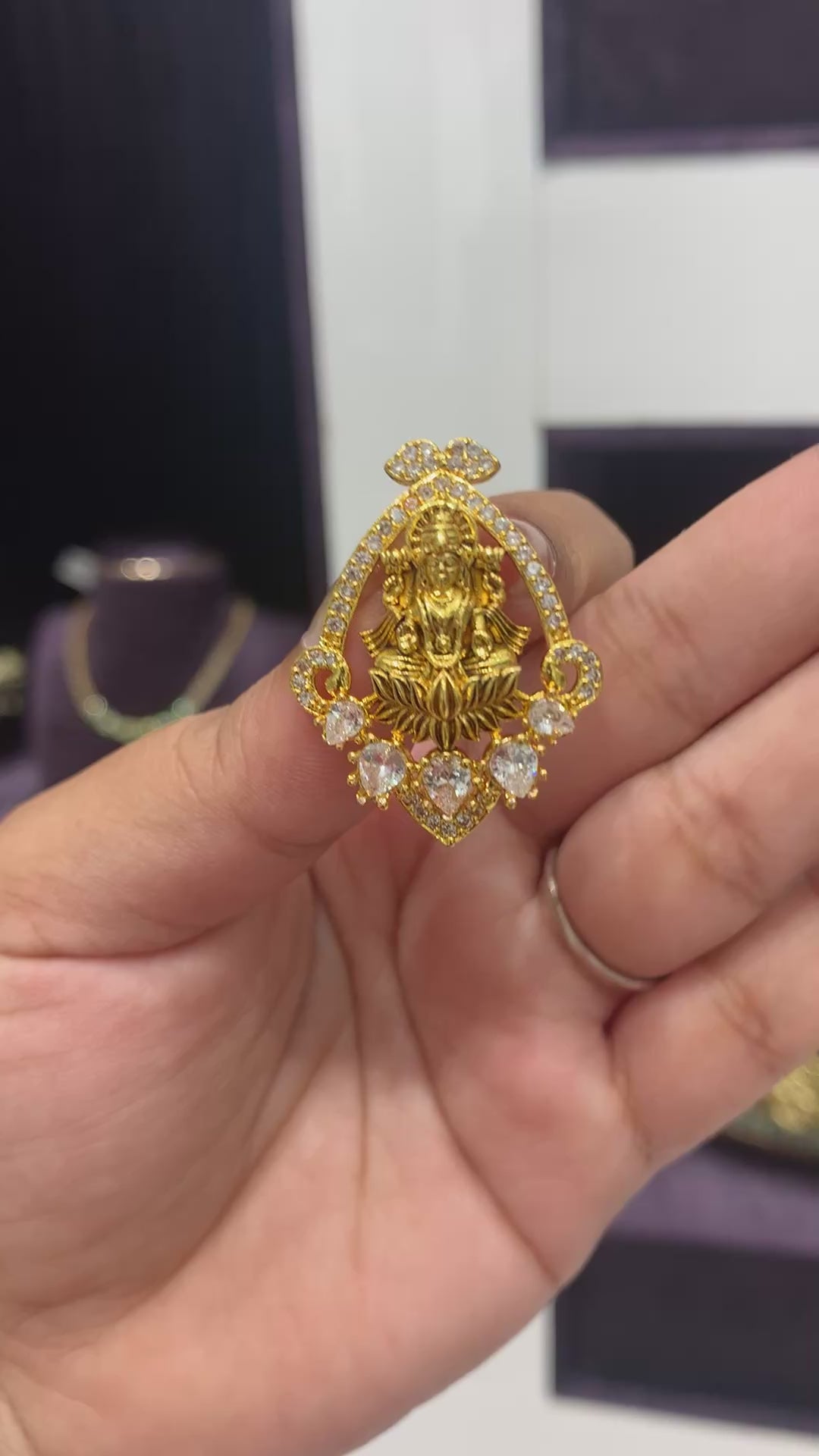 Beautiful traditional pendant with backhook
