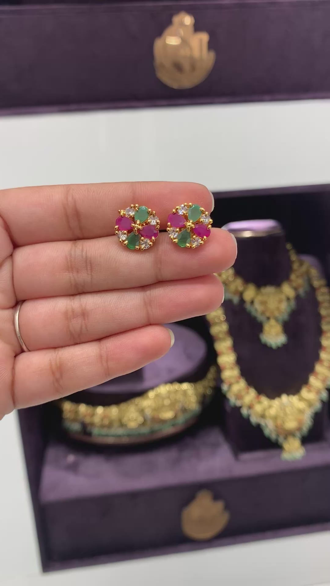 Beautiful studs with back screw