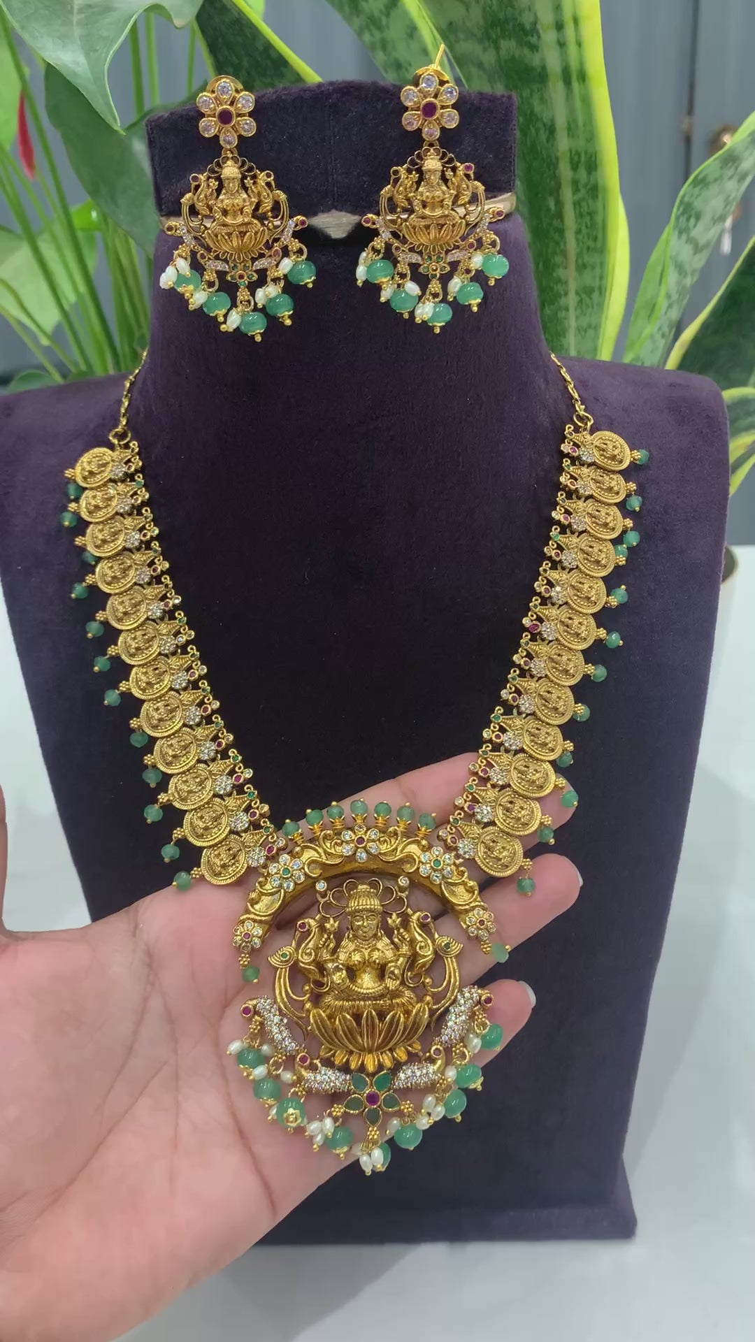 Beautiful short necklace