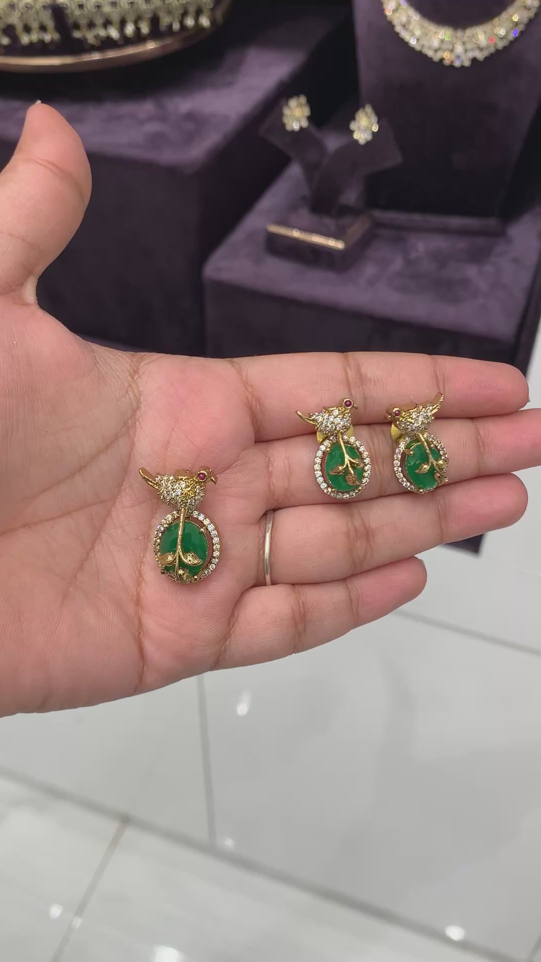 Beautiful pendant set with earrings and back hook