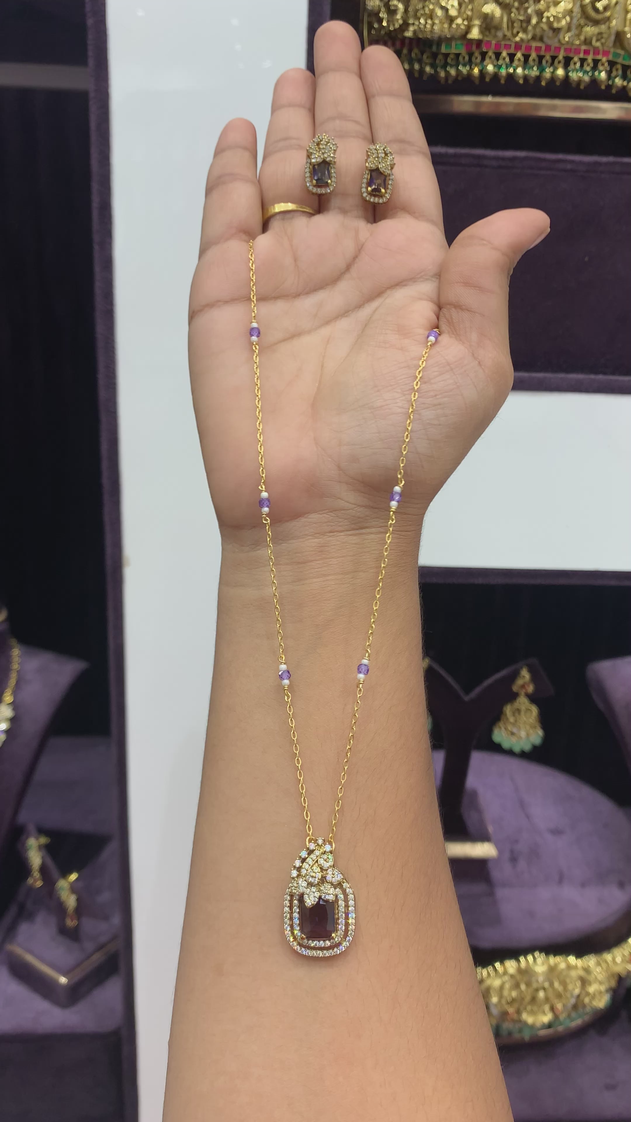 Beautiful locket set with chain