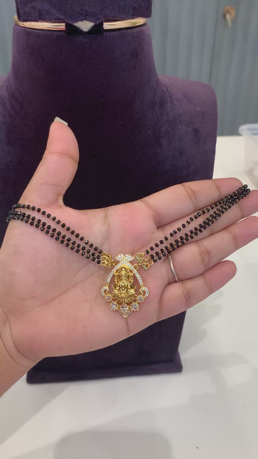 Beautiful chocker type blackbeads