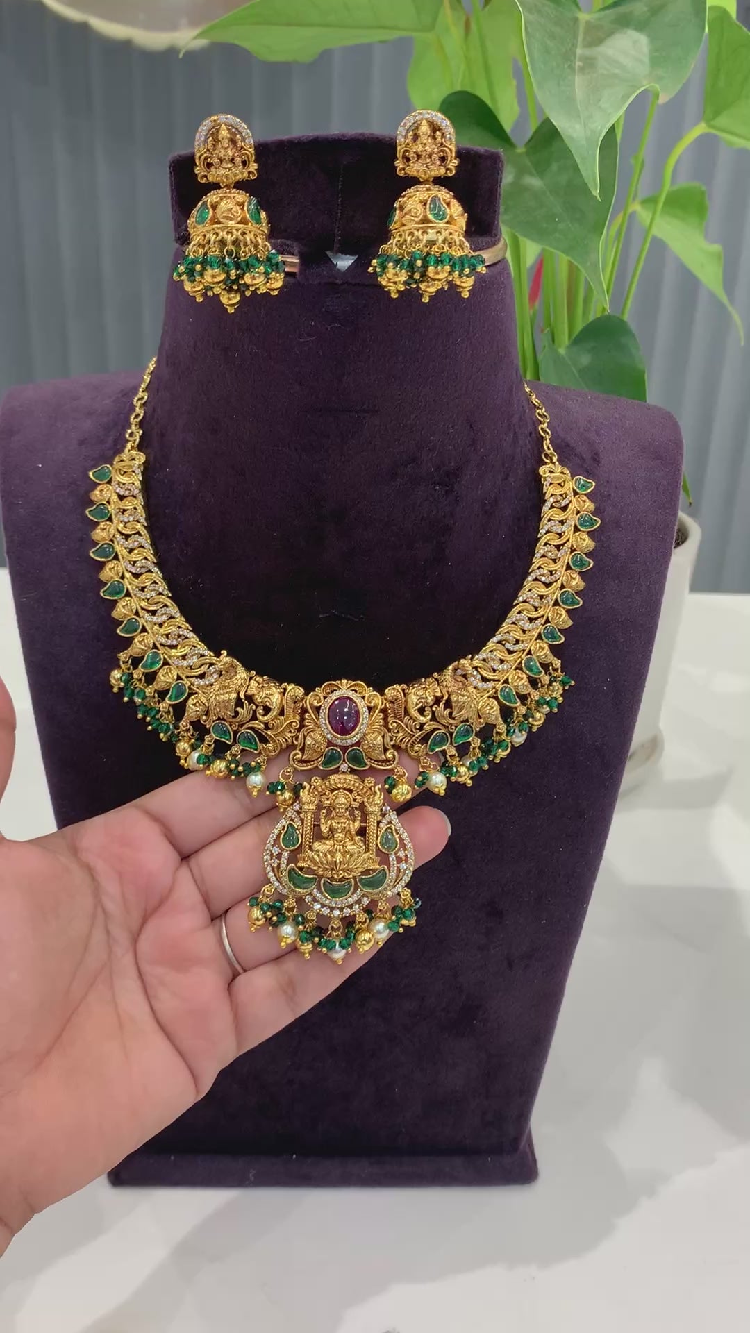 Beautiful jadav stone necklace