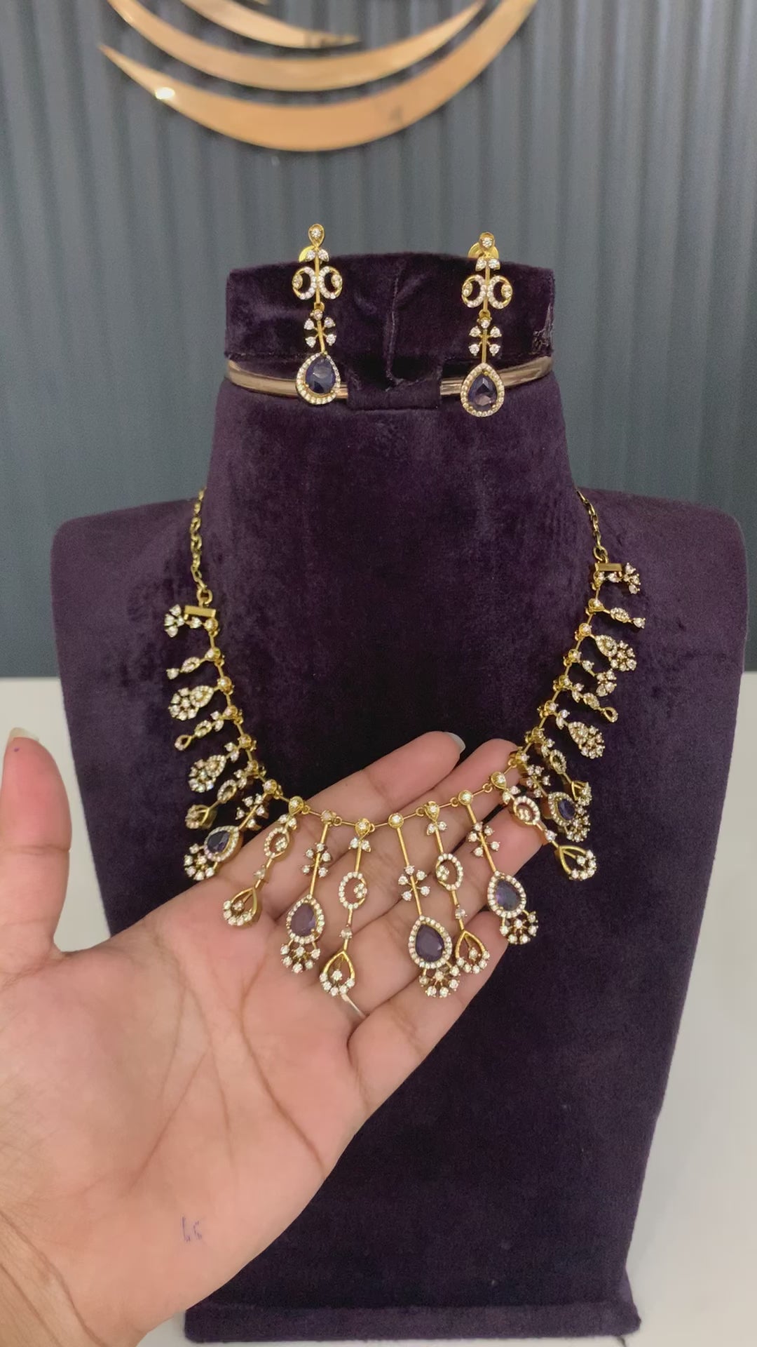 Beautiful mehandi polish necklace
