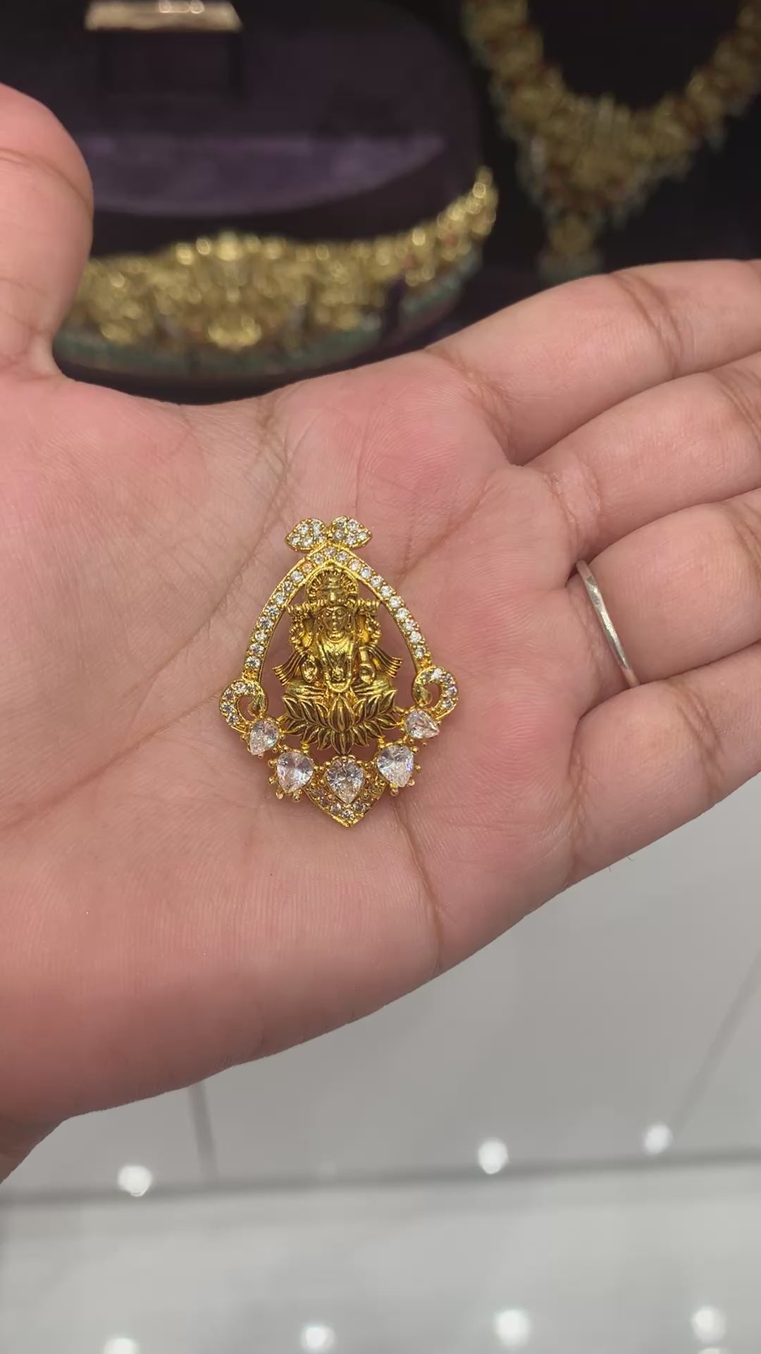 Beautiful traditional pendant with backhook