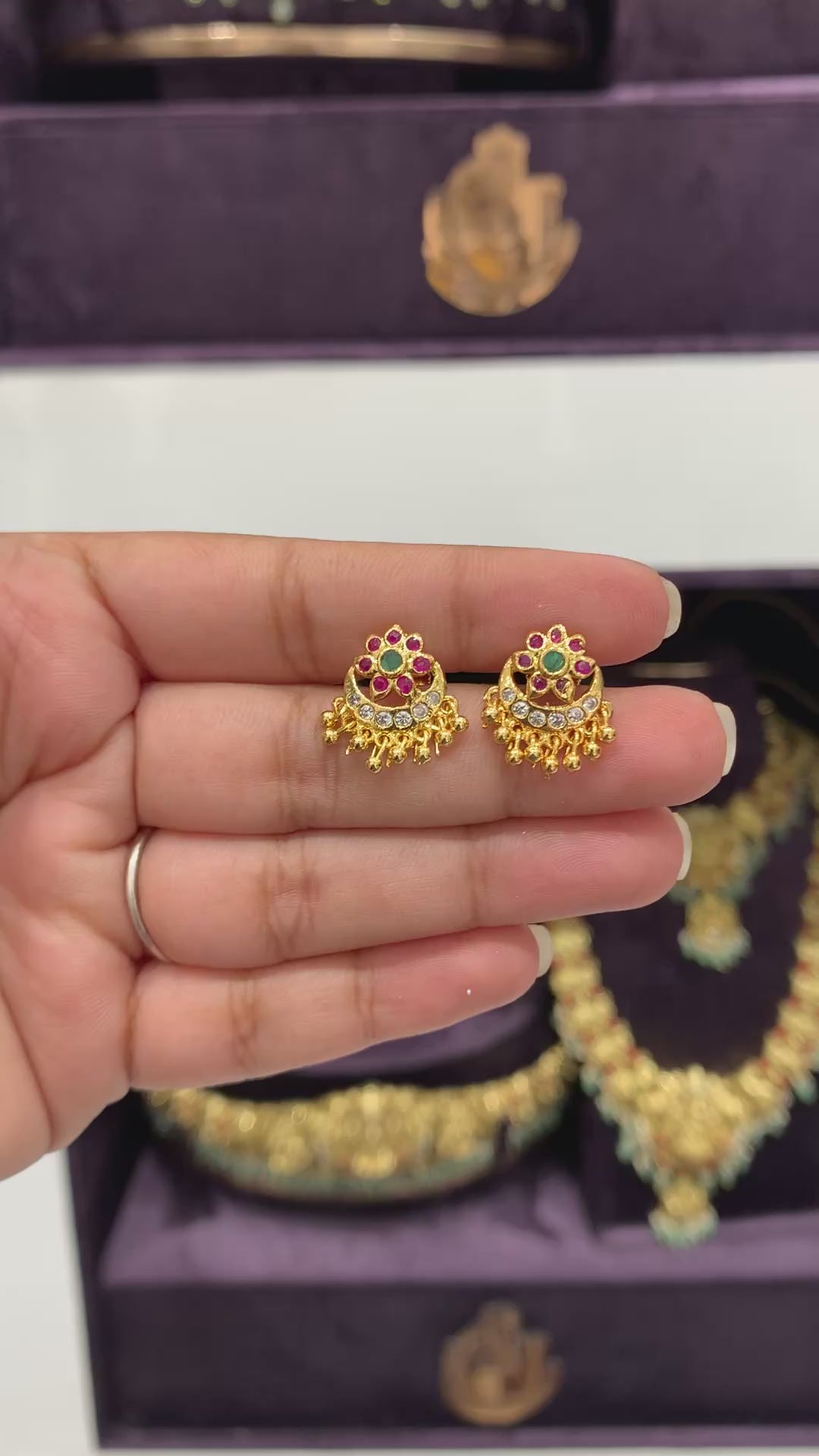 Beautiful studs with back screw