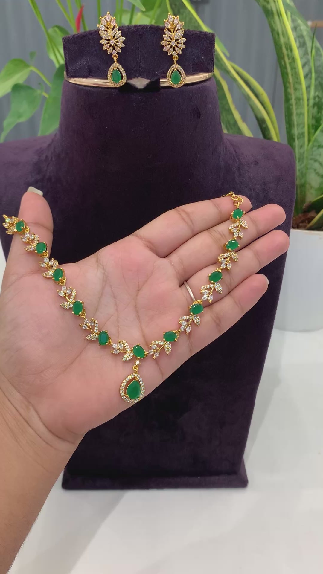 Beautiful simple nd cute necklace