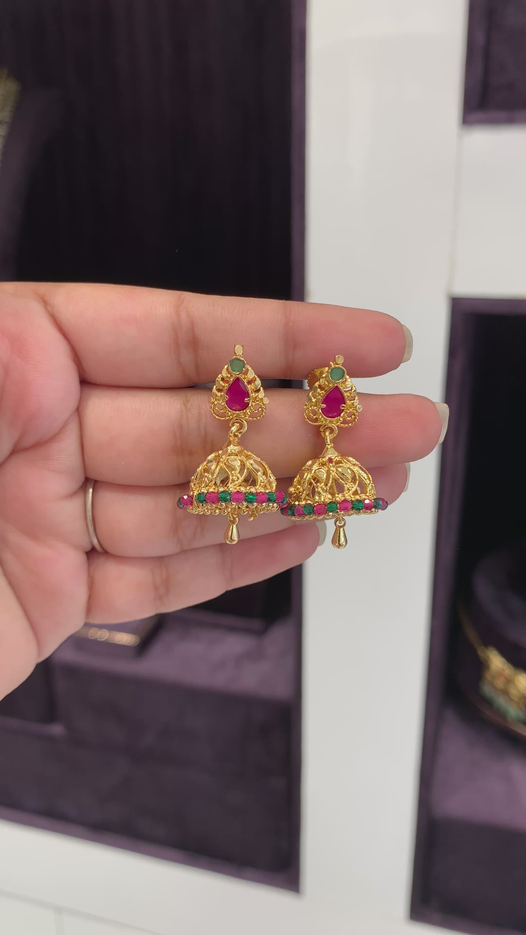 Beautiful gold replica jumkied