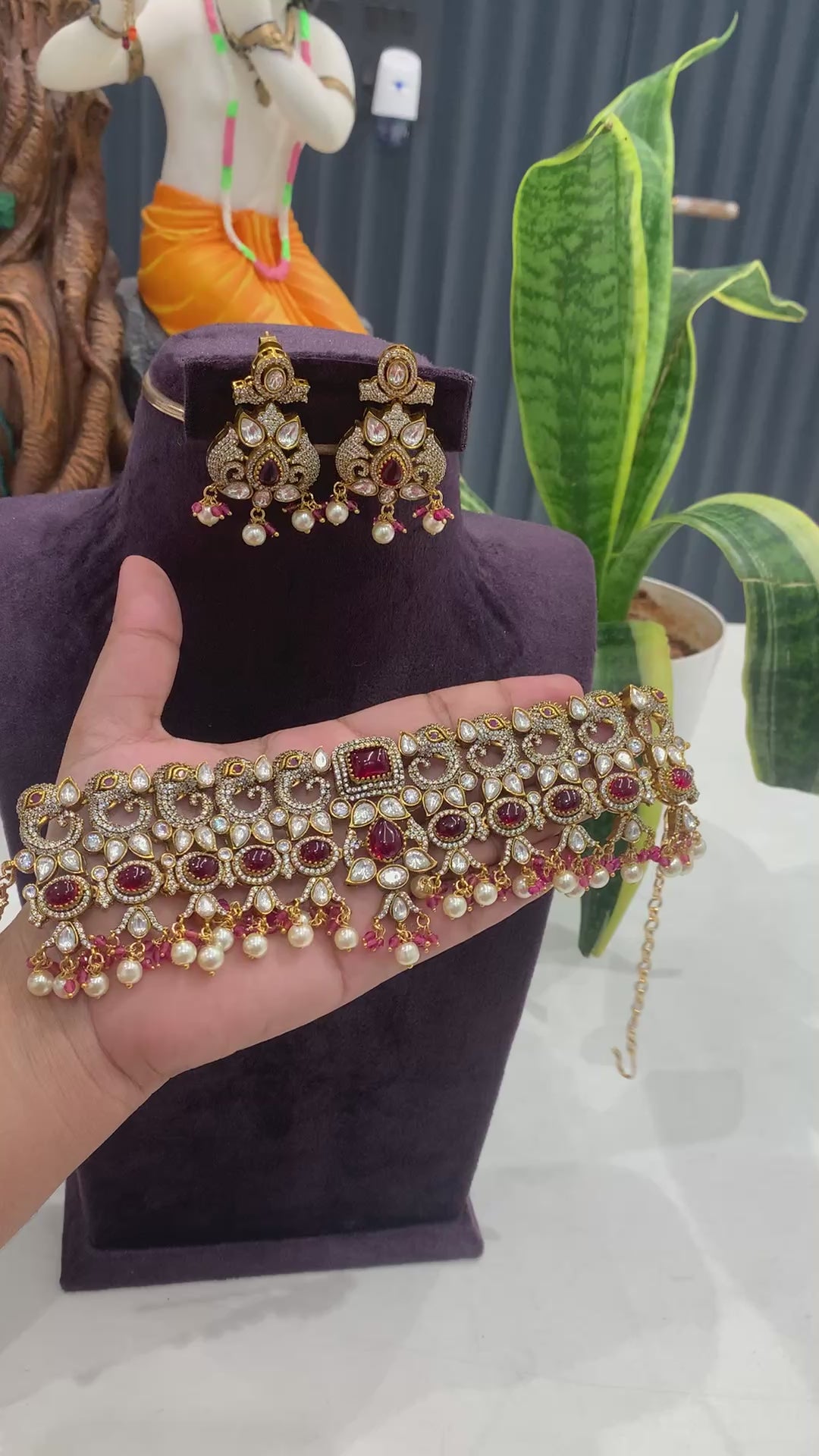 Beautiful moissanite stone chocker