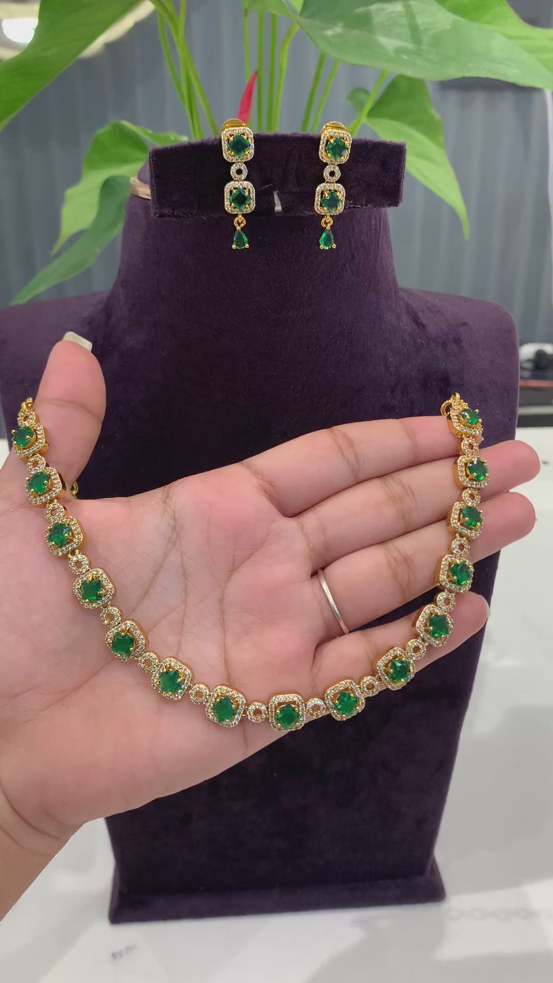 Beautiful green stone simple necklace