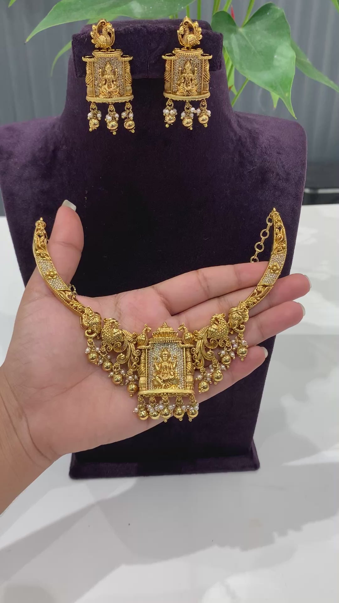 Beautiful kanti pattern necklace