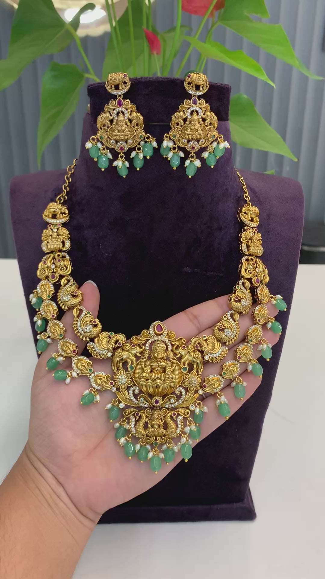 Beautiful mini neckset