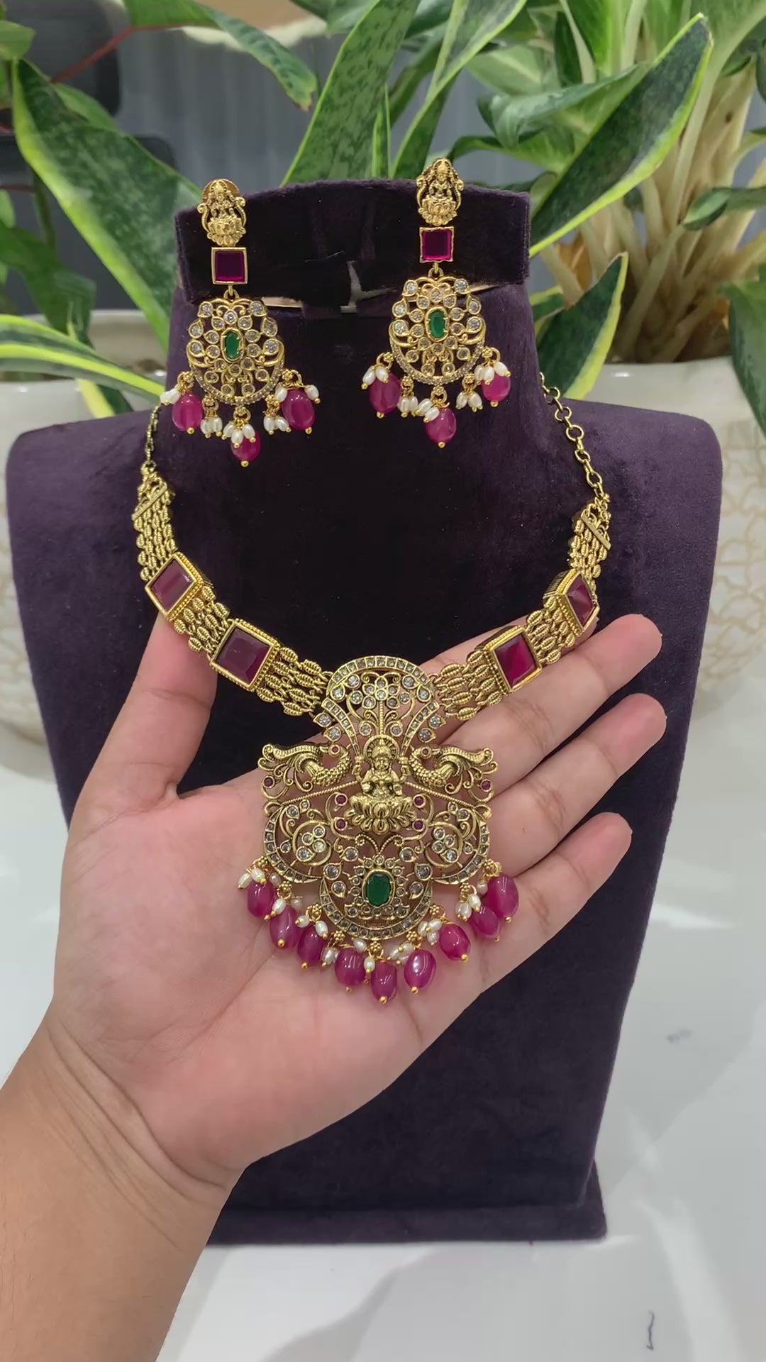 Beautiful kanti pattern necklace