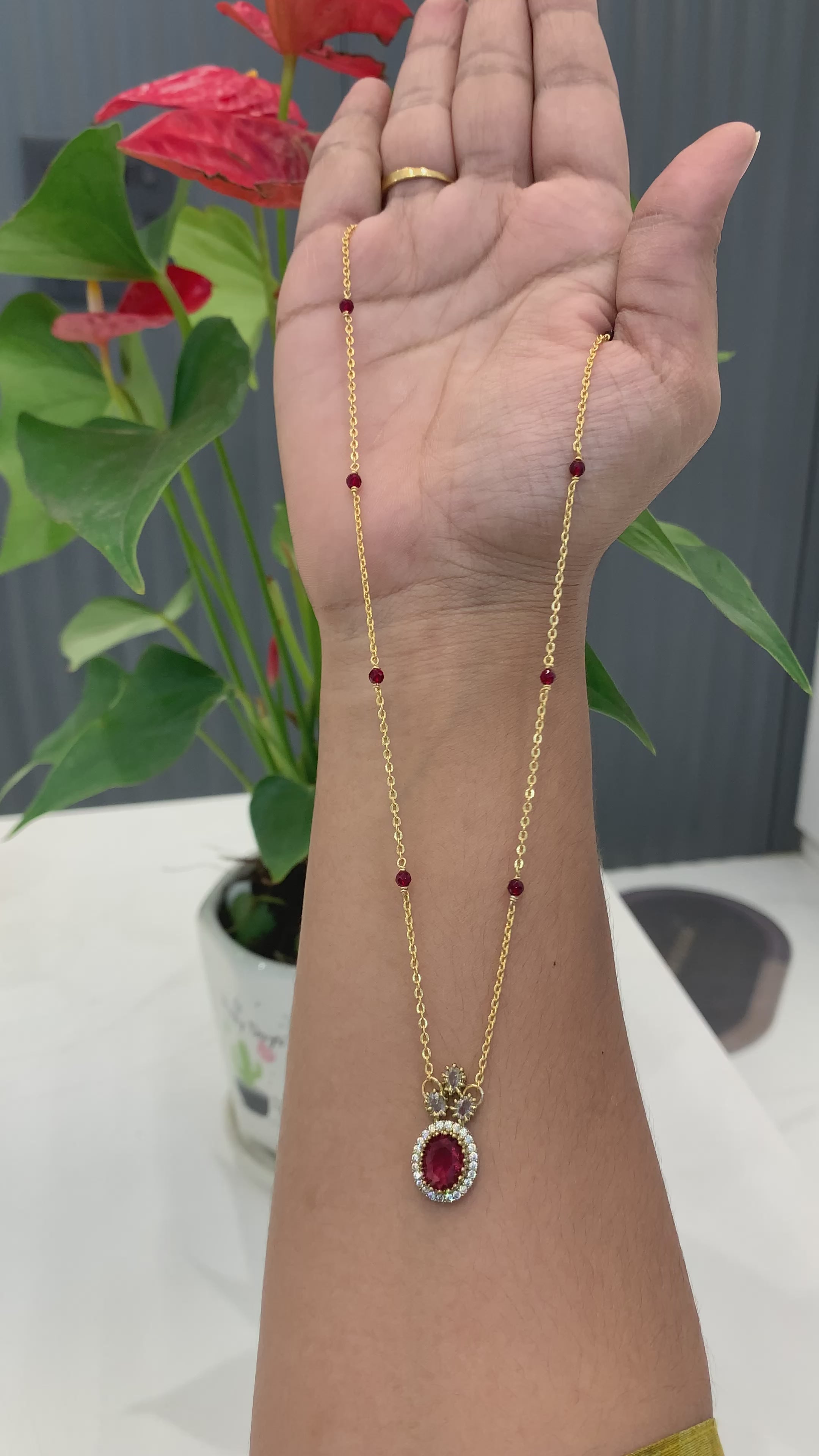Beautiful Chain with simple Locket