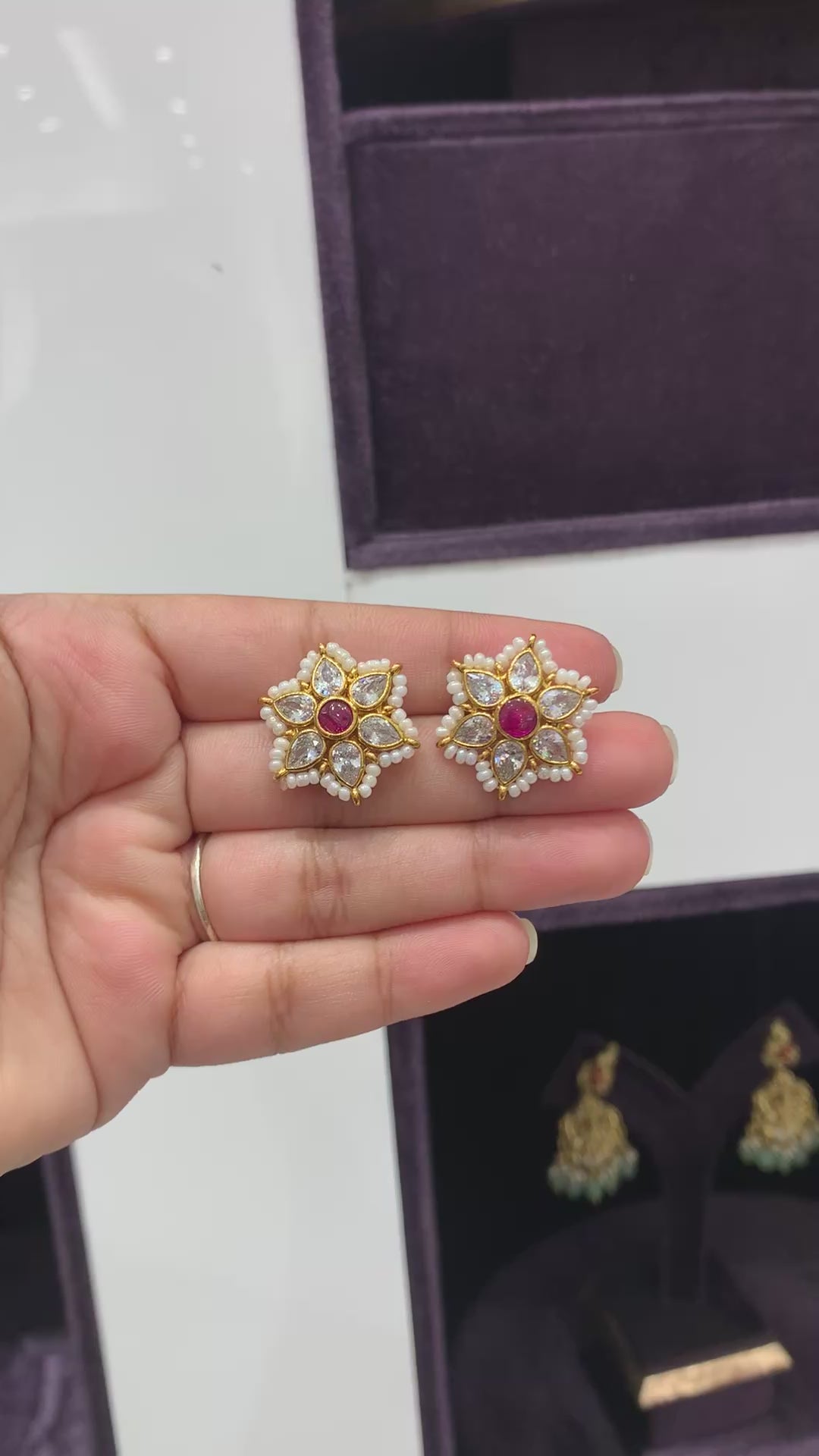 Pearl studs