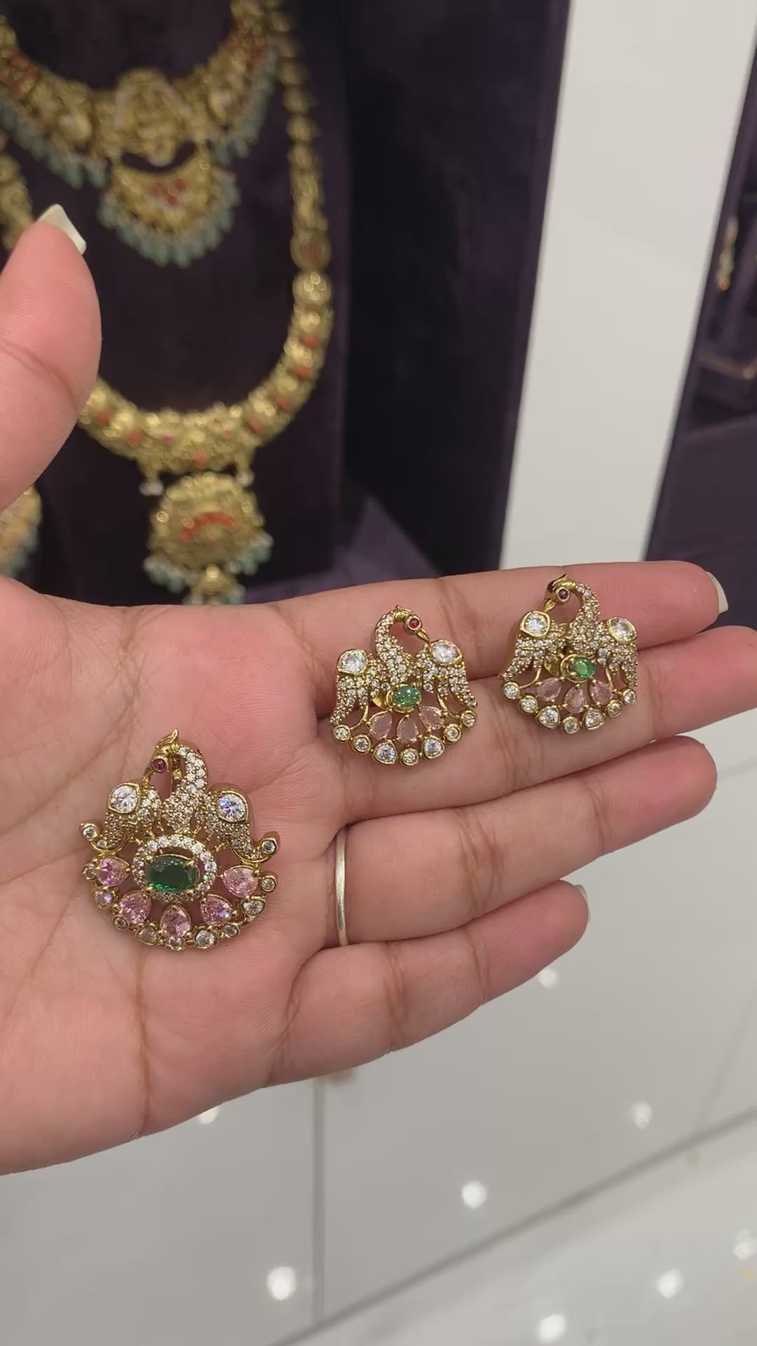 Beautiful pendant with back hook and earrings