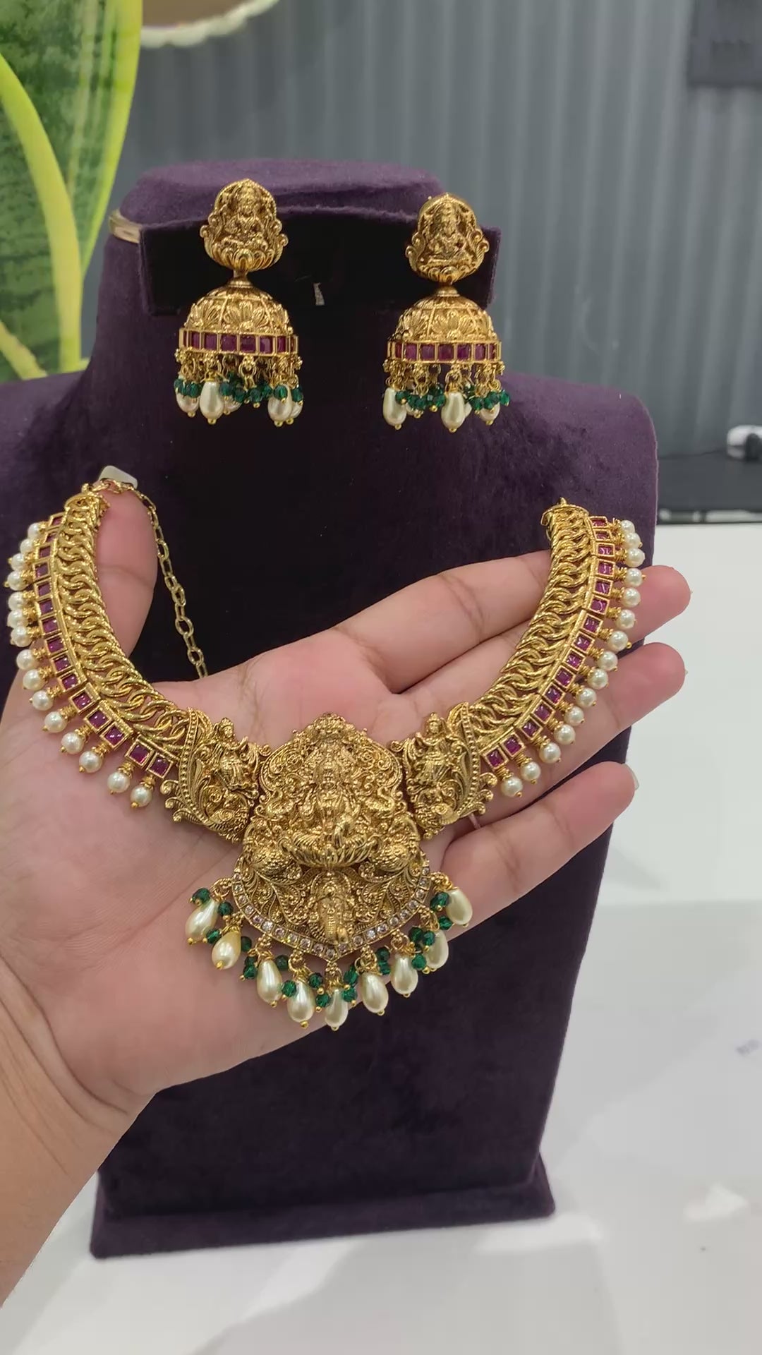 Beautiful jilebi pattern neckset