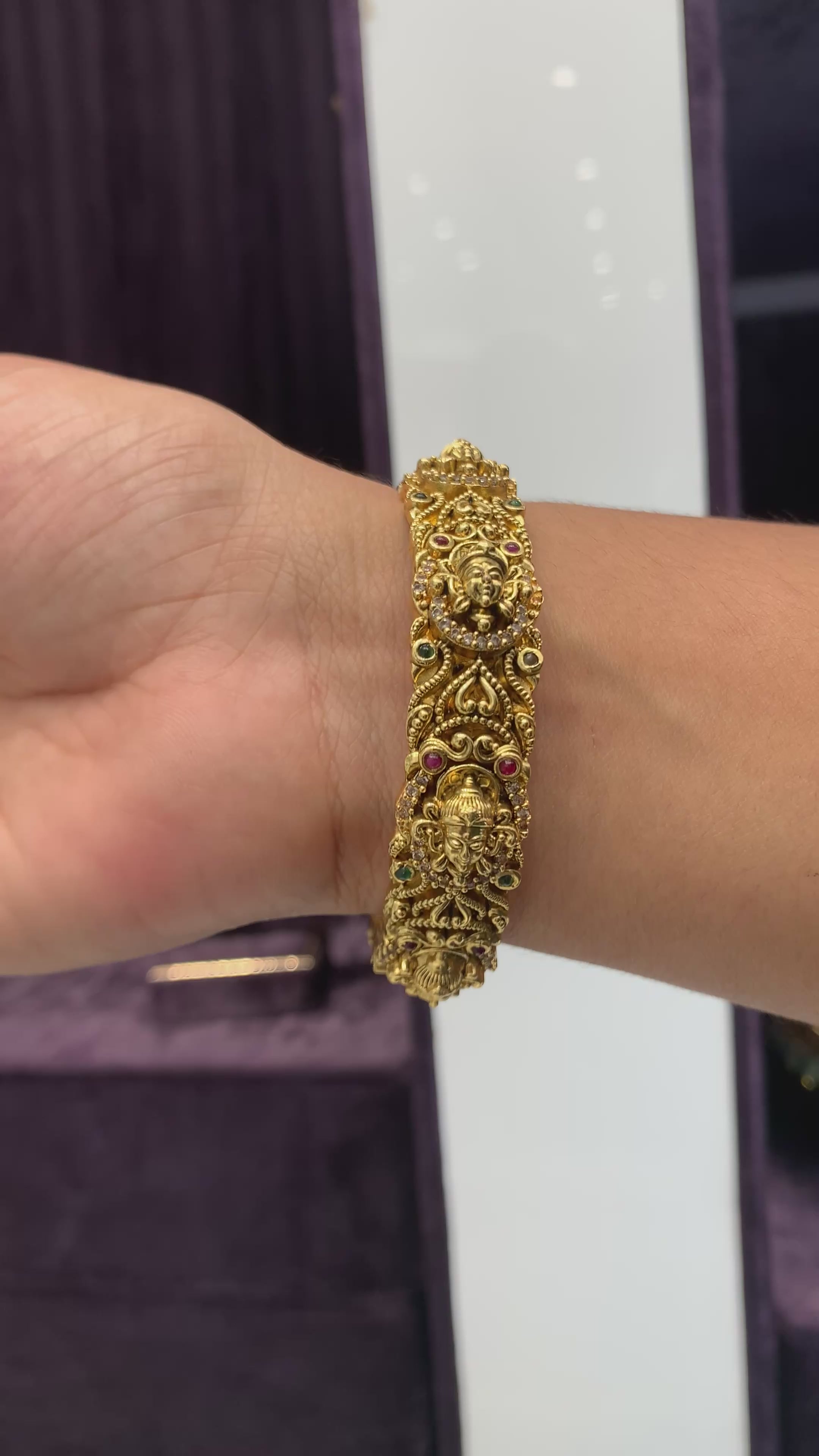 Openable single nakshi kada bangle