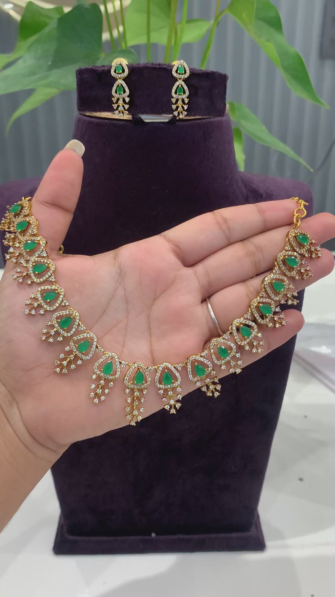 Beautiful green stone neckset