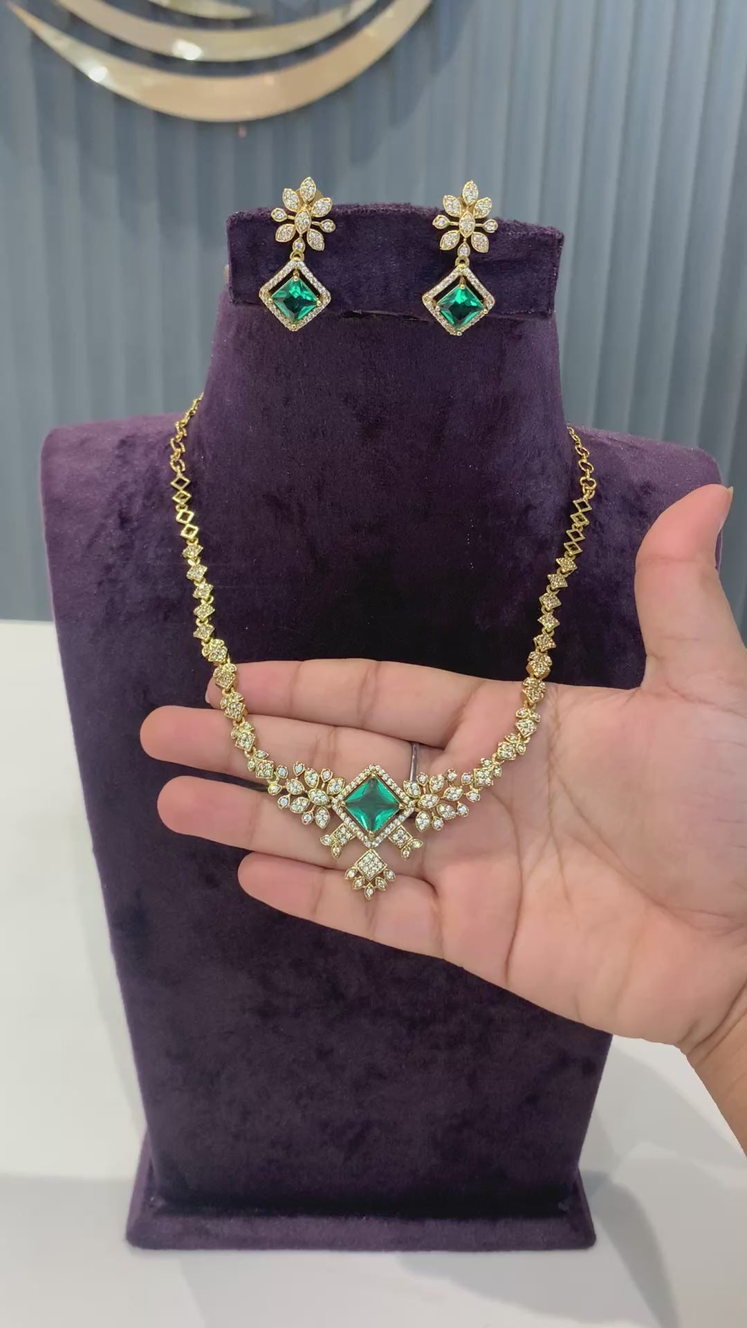Beautiful simple neckset