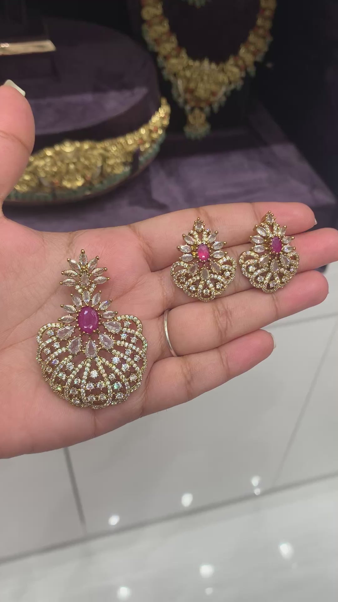 Beautiful pendant set