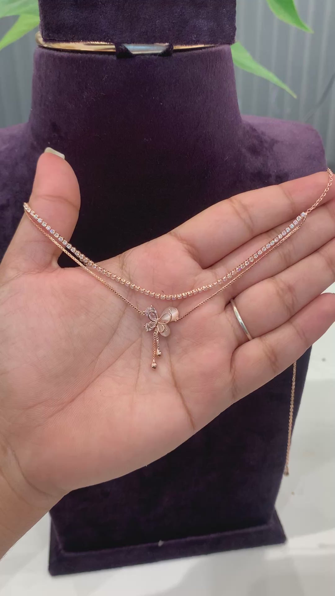 Stylish rose gold chain