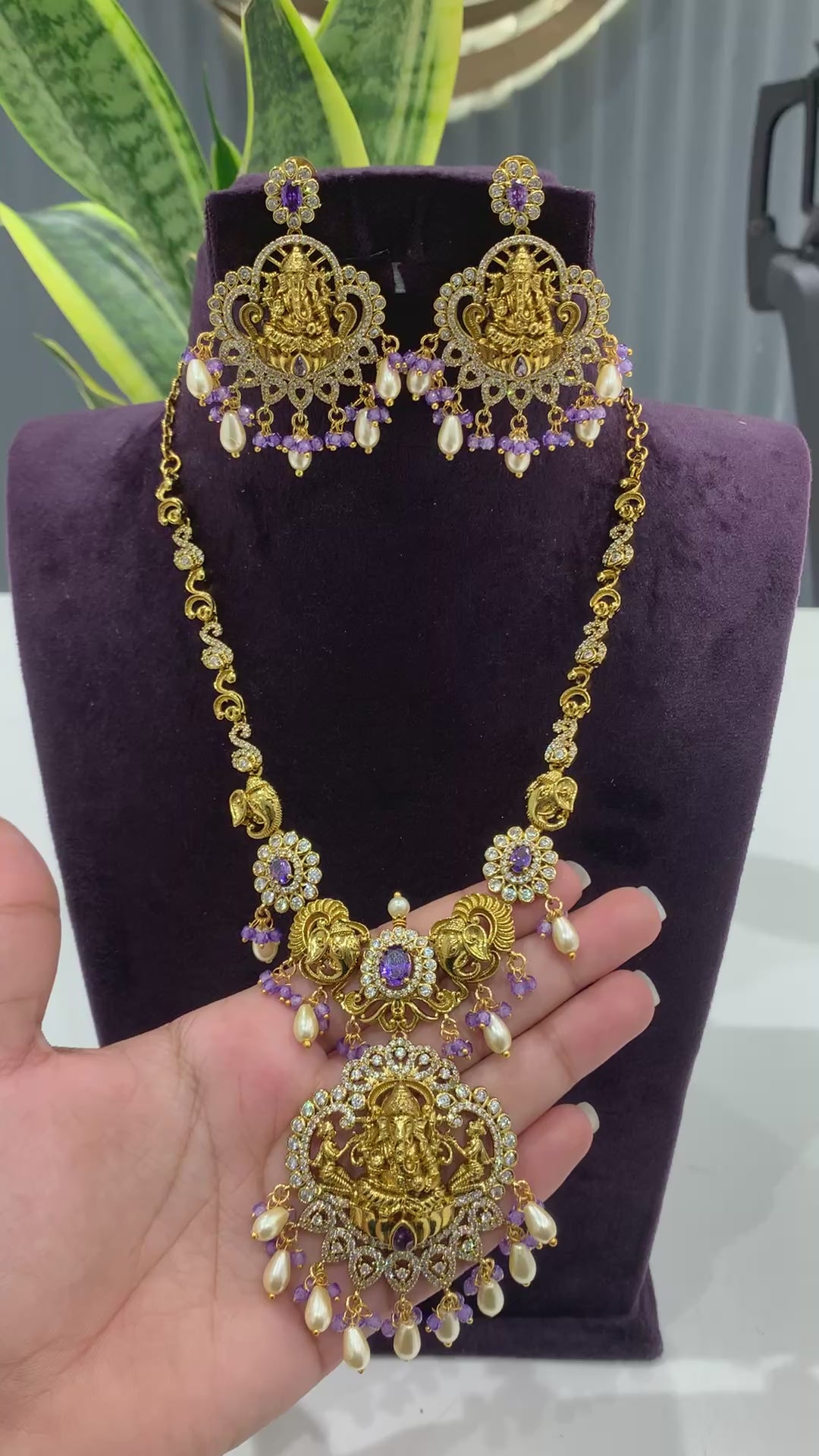 Beautiful ganesh minu haram