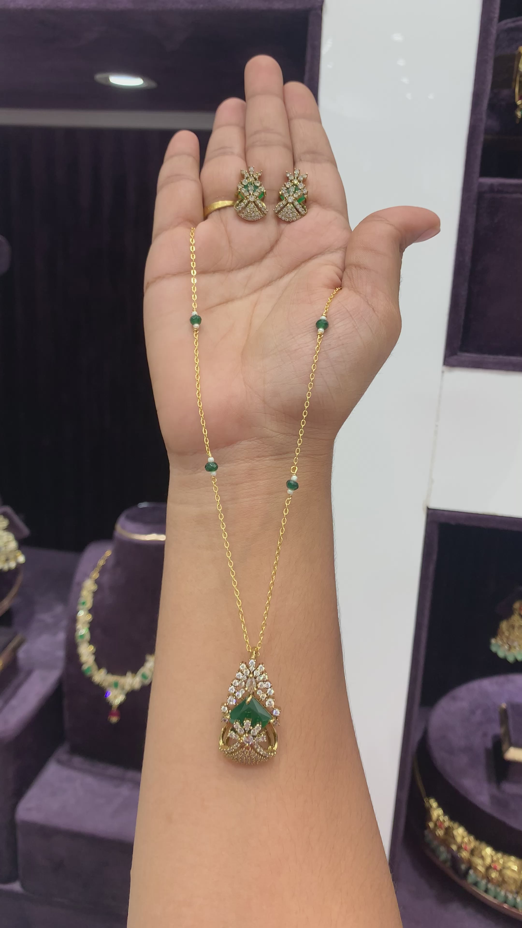 Beautiful locket set with chain
