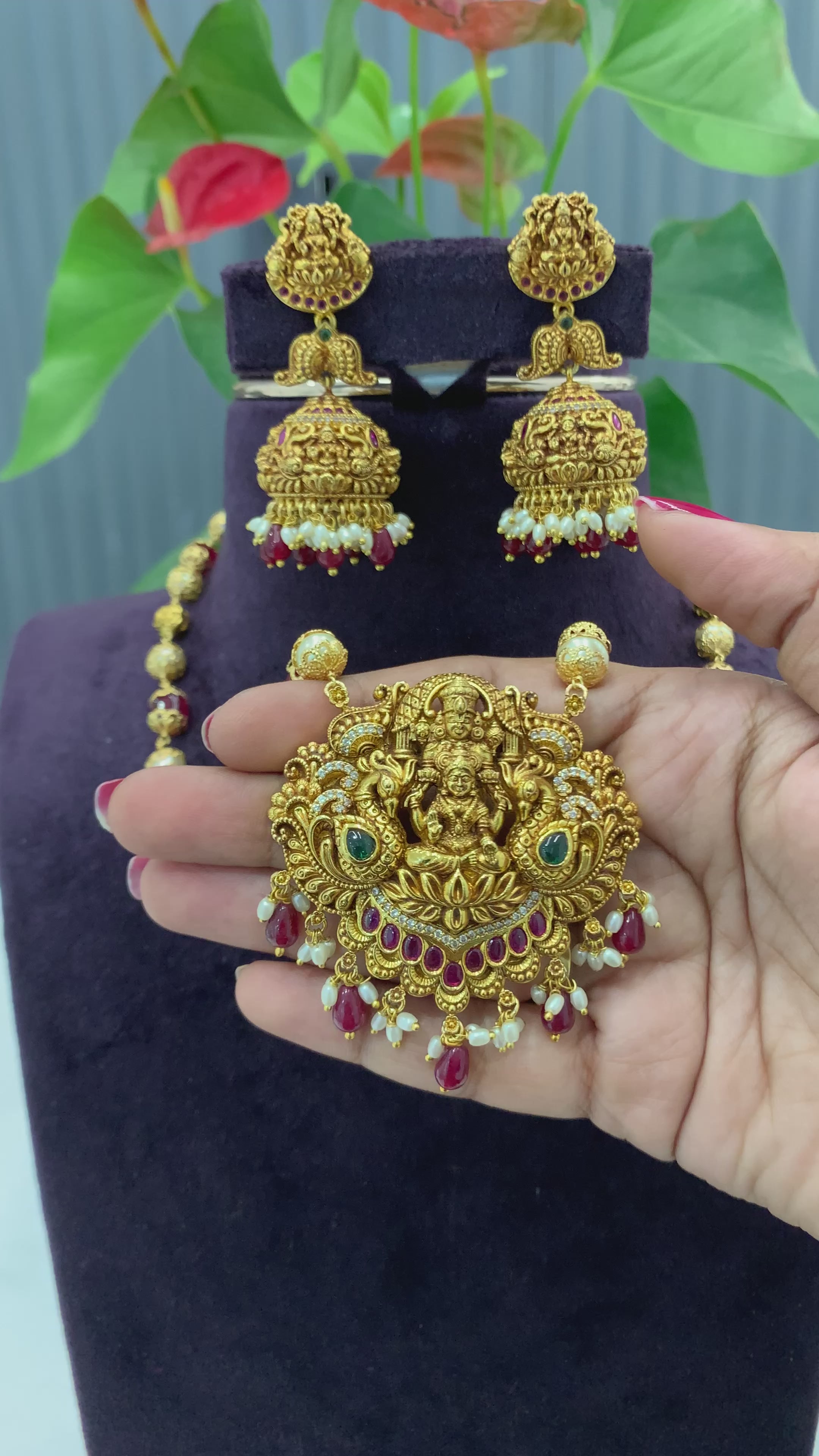 Beautiful 3D Locket set with Hand Made Beads Chain