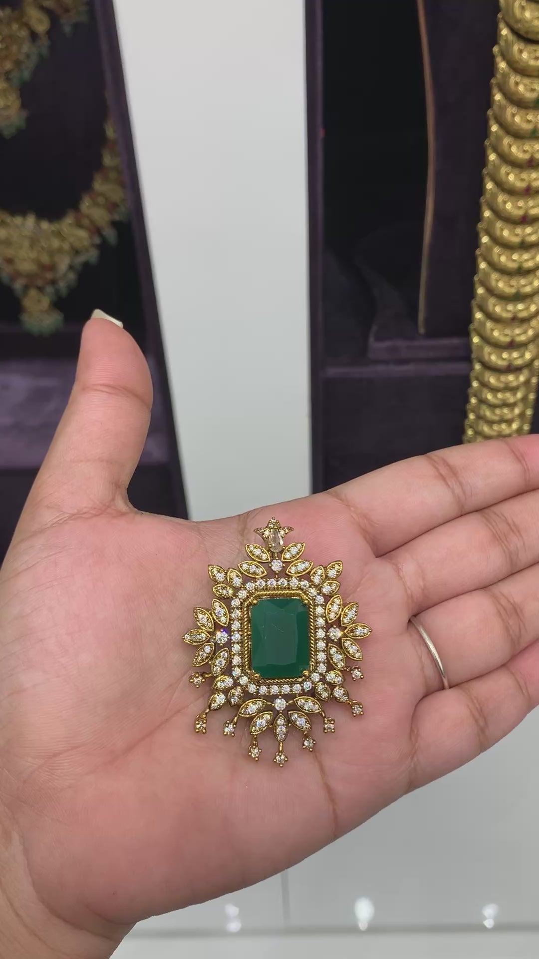Beautiful pendant with back hook
