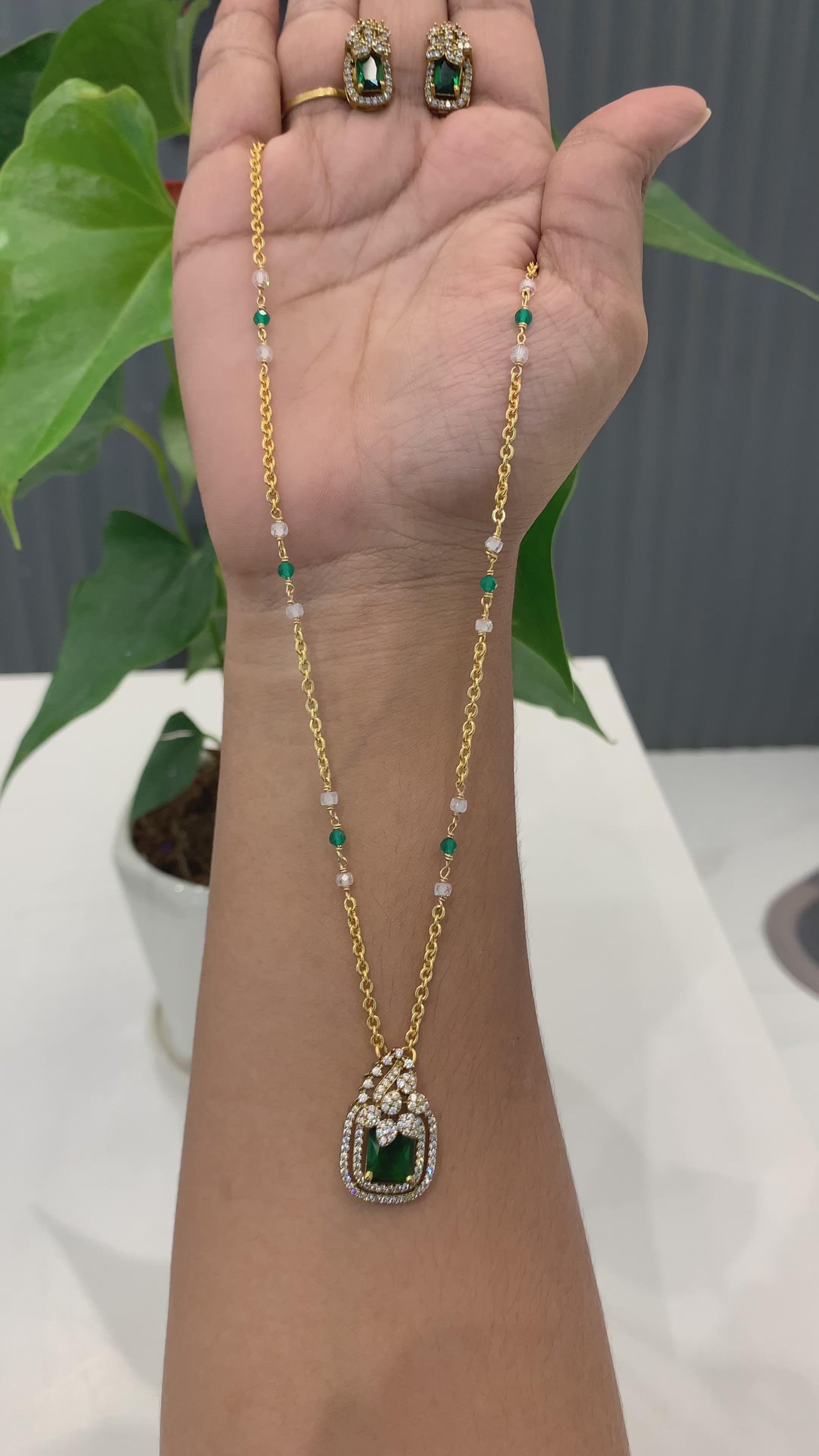 Beautiful locket set with chain