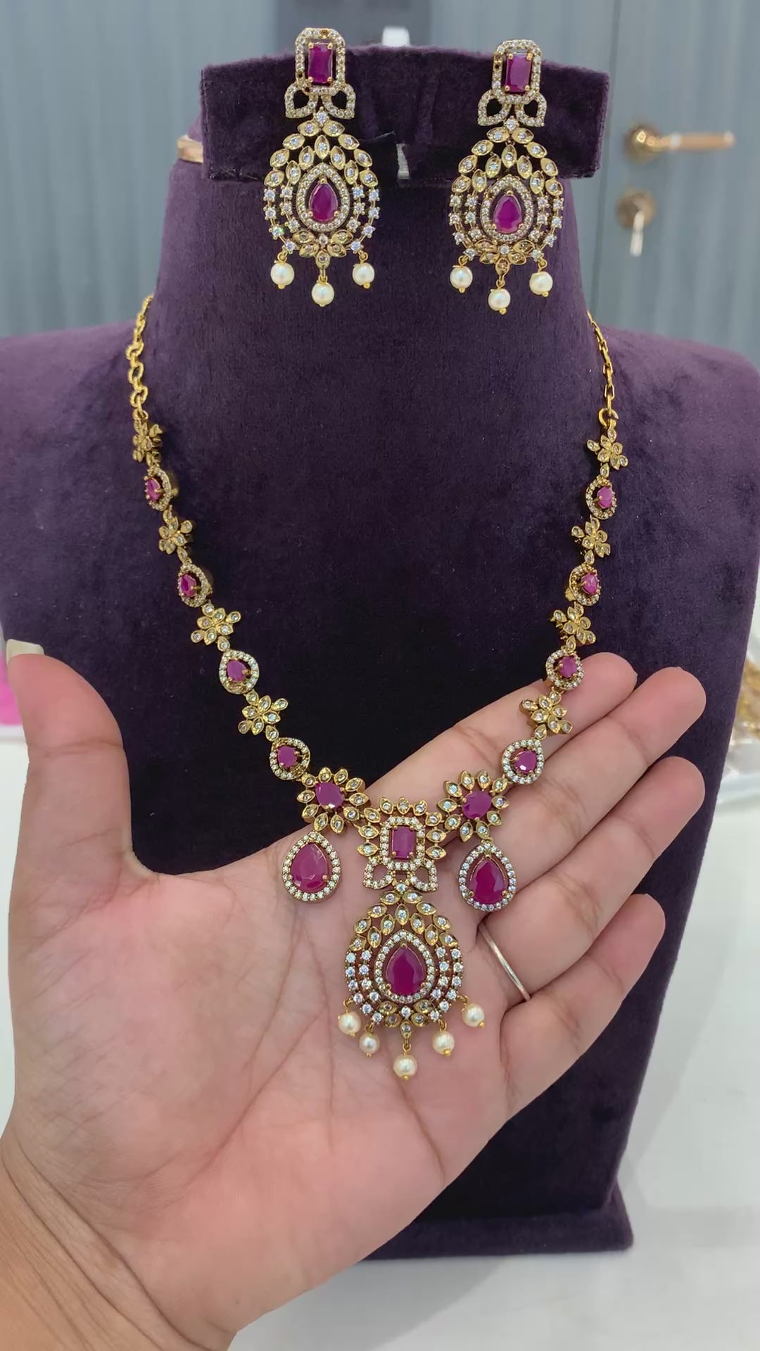 Beautiful mehandhi polish necklace